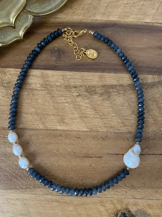 Labradorite & Pearls Necklace. ITEM 824